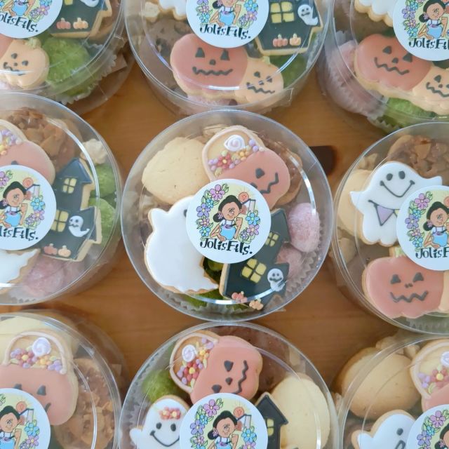 #米粉クッキー缶 も持っていくよー🎶
すべて米粉になります🤗

#ハロウィン #ハロウィンクッキー
#ハロウィンアイシングクッキー 

ーーー
10月20日(日)
笑みっしょん
10:00-17:00
イオンモール扶桑 正面駐車場
ーーー
みん遊びに来てねーー🎃